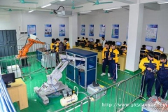 工業機器人